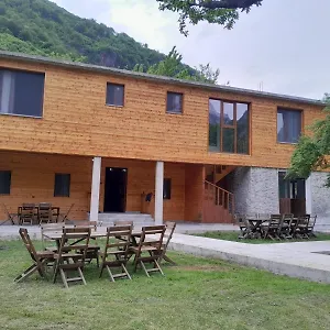  Pensión Xhovani Zelna